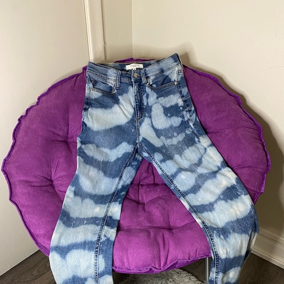 Bleached Blue High-Waisted Jeans - Picture 5 of 5